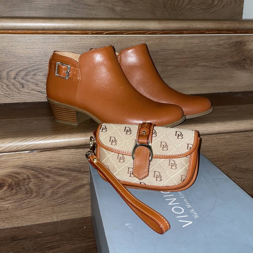 🔸SALE🔸NWT Vionic Leather Boots🔸FREE MATCHING DOONEY & BOURKE, BEEKMAN PRODUCT